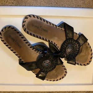 Vintage Minnetonka flat sandals. Black leather with tiny turquoise detail 8.5 W